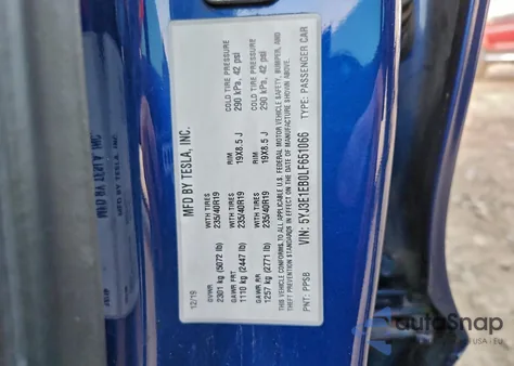 2020 Tesla Model 3 z USA, uszkodzony, nr VIN 5YJ3E1EB0LF651066